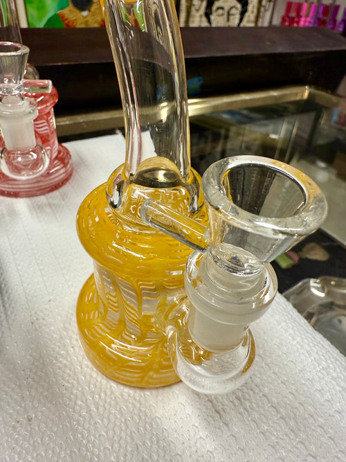  Ripkitty 5" fancy mini bong side profile showing rod yellow color detailing and 14mm male bowl joint
